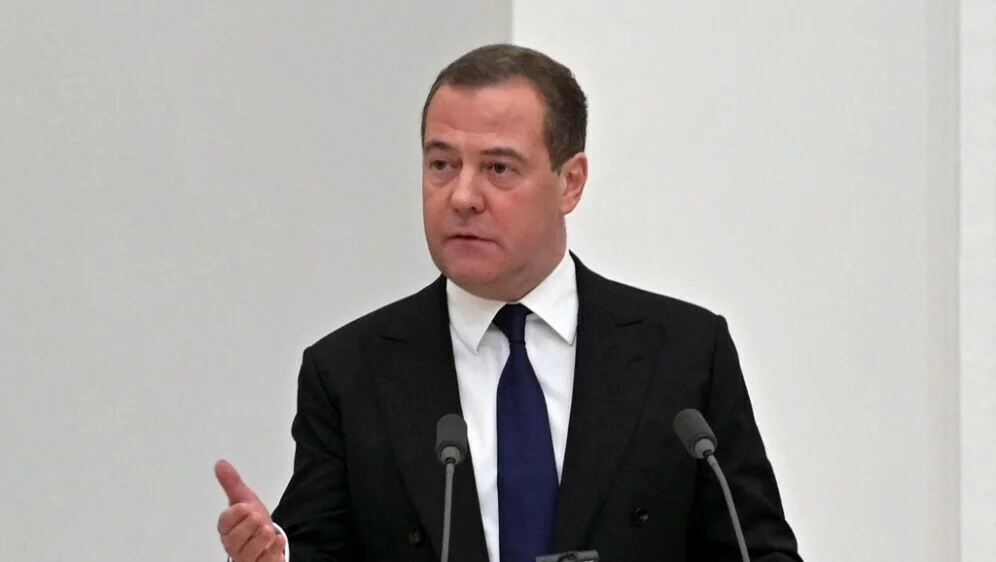 Medvedev ponovo izvrijeđao Zelenskog i poslao poruku Švicarskoj: "Hvala, zemljo sira i satova"